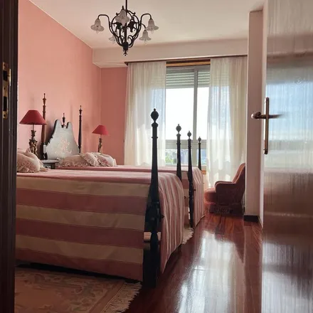 Rent this 3 bed apartment on Avenida de Vasco da Gama in 4100-455 Porto, Portugal