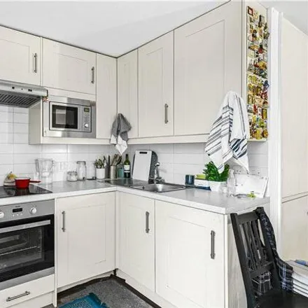 Image 3 - Gunnersbury Station, Wellesley Road, Strand-on-the-Green, London, W4 4BH, United Kingdom - Apartment for sale