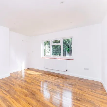 Image 3 - 129 Colne Road, London, TW2 6QS, United Kingdom - House for rent