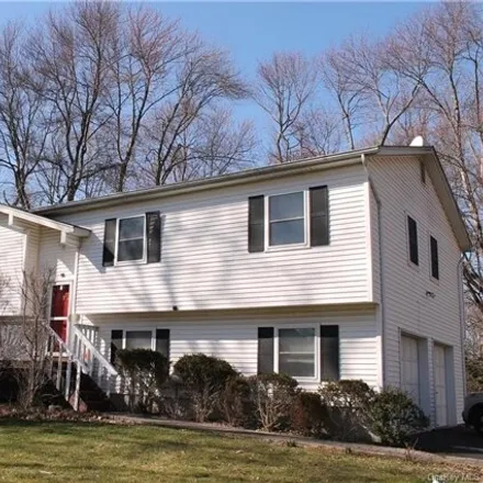 Rent this 4 bed house on 1 Nickolaus Lane in Oakbrook, Nanuet
