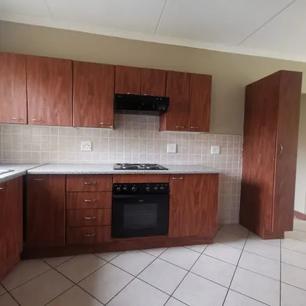 Image 3 - Progress Road, Lindhaven, Roodepoort, 1725, South Africa - Apartment for rent