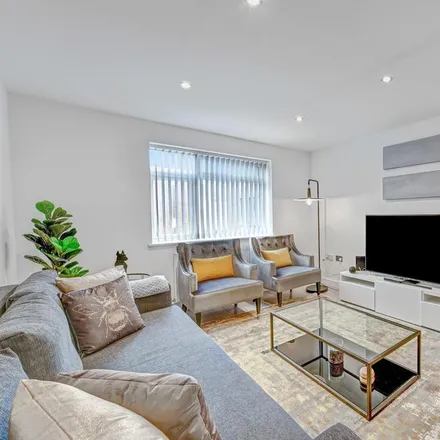 Rent this 2 bed apartment on Chartswood House in The Runway, London