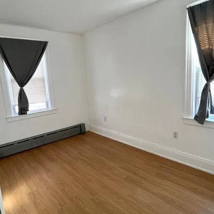 Image 3 - 48-34 206th Street, New York, NY 11364, USA - Apartment for rent