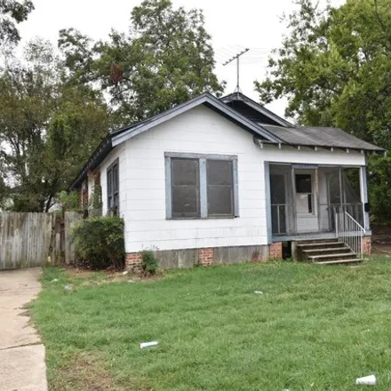 Buy this 2 bed house on 3199 Hollywood Avenue in Hollywood, Shreveport