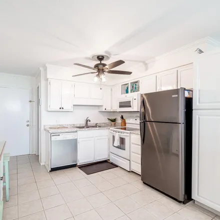 Image 5 - 300 Asbury Avenue, Atlantic Beach, Carteret County, NC 28512, USA - Condo for sale