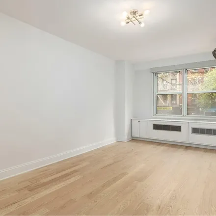 Rent this 3 bed apartment on 409 East 74th Street in New York, NY 10021