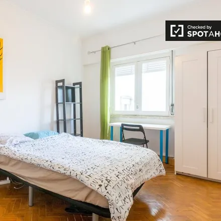 Rent this 3 bed room on Sítio do Barcal in Ciclovia Rua Conde de Almoster, 1500-139 Lisbon