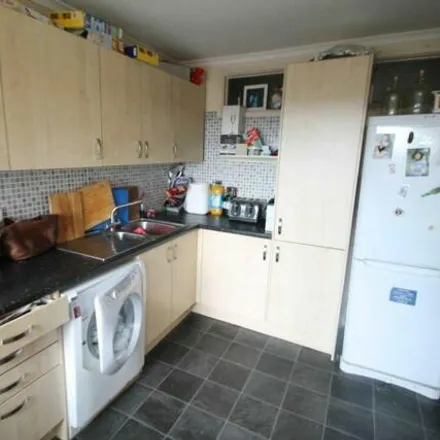 Image 3 - Hill View Road, Salisbury, SP1 1HY, United Kingdom - Apartment for sale