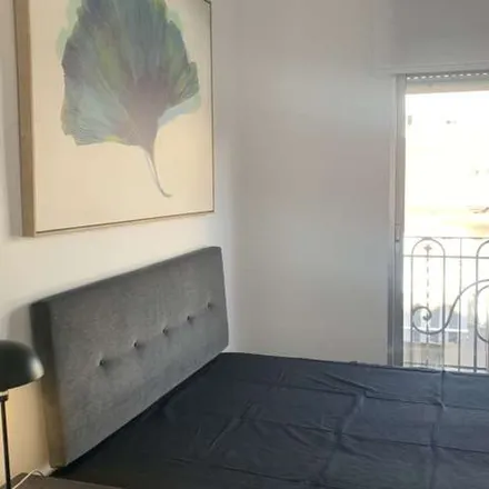 Rent this 3 bed apartment on Comissaria de Policia Nacional de Russafa in Carrer dels Sapadors, 52