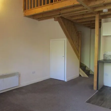 Rent this 1 bed townhouse on Ovenden Road in Halifax, HX3 5QG