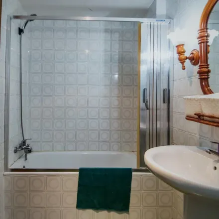 Rent this 5 bed apartment on Ecolaundry in Carrer de la Vall de la Ballestera, 34