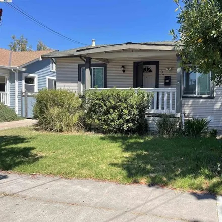 Buy this 3 bed house on 148 North 12th Street in San Jose, CA 95112