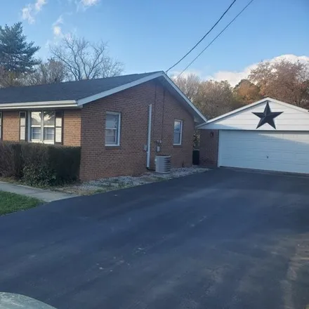 Rent this 3 bed house on 17505 Swann Road in Hagerstown, MD 21740