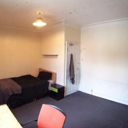 Image 4 - Delph Lane, Leeds, LS6 2HQ, United Kingdom - Room for rent