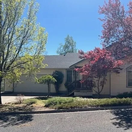 Buy this 3 bed house on 1422 Ridgecrest Drive in Klamath Falls, OR 97601