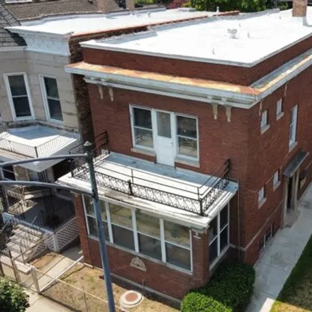 Buy this studio house on 4130-4136 North Ashland Avenue in Chicago, IL 60640