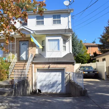 Rent this 3 bed house on 29 Piave Avenue in New York, NY 10305