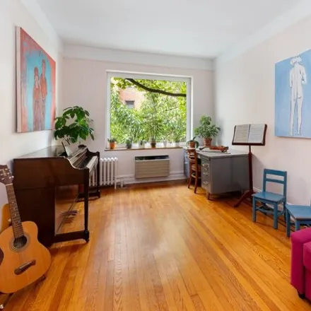 Image 4 - 240 East 33rd Street, New York, NY 10016, USA - Townhouse for sale