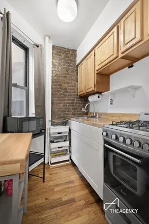 Image 3 - 433 W 54th St Apt 15, New York, 10019 - Apartment for sale