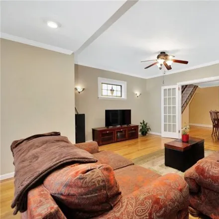 Image 5 - 87-17 254th Street, New York, NY 11426, USA - House for sale