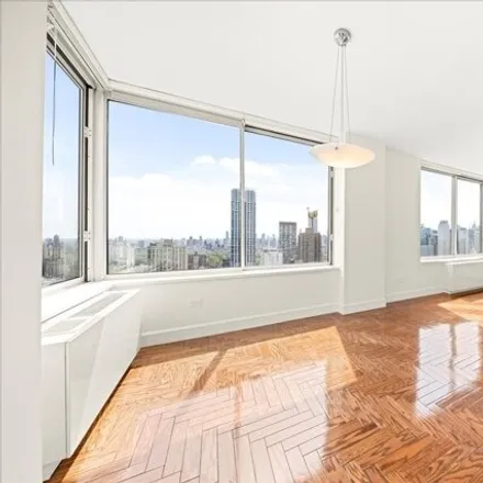 Image 2 - 200 Riverside Boulevard, New York, NY 10069, USA - Condo for sale