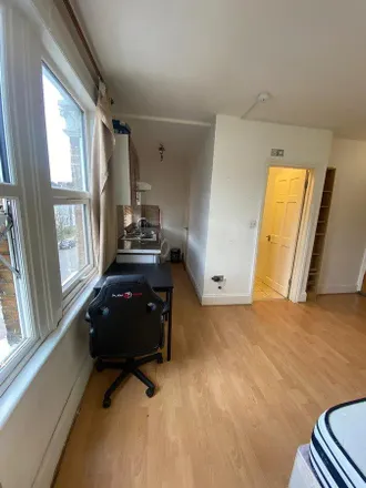 Rent this studio apartment on 22 Buckley Road in London, NW6 7NE