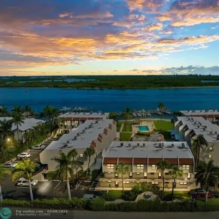 Image 1 - Coral Beach Cottages, 1340 Seaway Drive, Fort Pierce, FL 34949, USA - Townhouse for sale