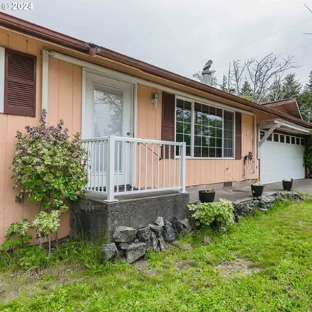 Buy this 3 bed house on 623 Pacific Avenue in Coos Bay, OR 97420