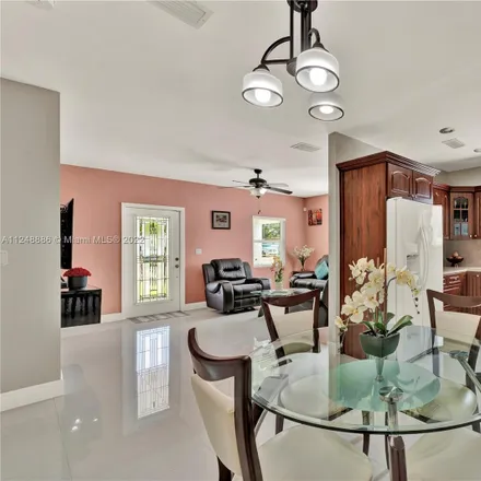 Image 6 - 621 East 40th Street, Hialeah, FL 33013, USA - House for sale