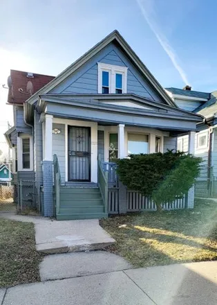 Buy this 4 bed house on 3321 North 10th Street in Milwaukee, WI 53206