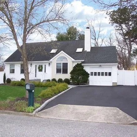 Buy this 3 bed house on 18 Debragga Avenue in Brookhaven, East Moriches