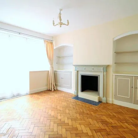Rent this 3 bed house on Oakwood Road in London, NW11 6RL