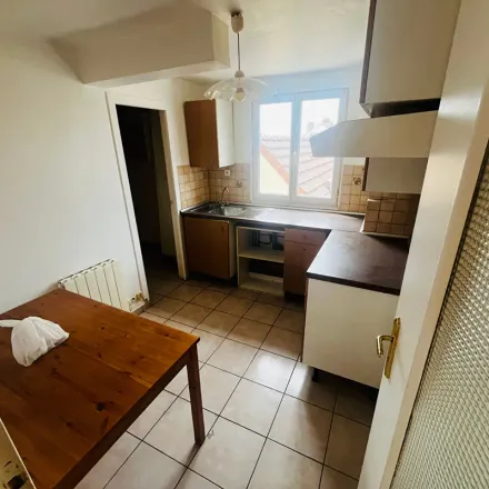 Rent this 3 bed apartment on 42 Avenue du Général de Gaulle in 77330 Ozoir-la-Ferrière, France