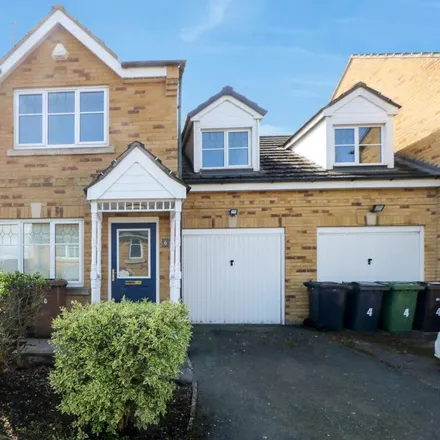 Rent this 3 bed duplex on Goffee Way in Churwell, LS27 7LN