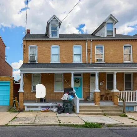 Buy this 5 bed duplex on 382 West Vine Street in Lancaster, PA 17603