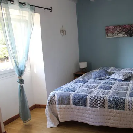 Rent this 2 bed house on Saint-Pierre-de-Chignac in Rue Église Es Liens, 24330 Saint-Pierre-de-Chignac
