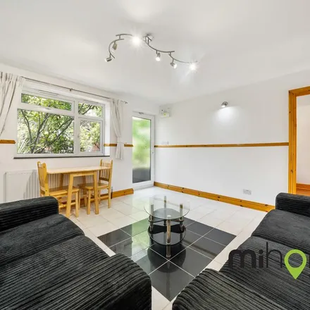 Rent this 2 bed house on Sunshine Garden Centre in Durnsford Road, London