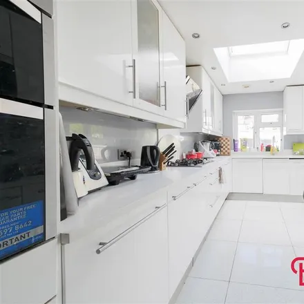 Image 7 - 22 Chase Side Avenue, London, SW20 8LU, United Kingdom - Duplex for rent