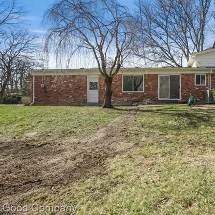Image 2 - 6961 Sandalwood Drive, Bloomfield Township, MI 48301, USA - House for sale