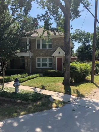 Rent this 2 bed duplex on 1519 Kings Highway in Dallas, TX 75208