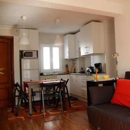 Rent this 2 bed apartment on Madrid in Calle de Ponferrada, 4