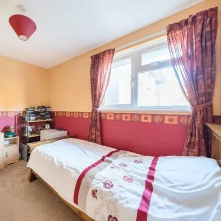Image 9 - St George's Rd, Saint Georges Road, Cam, GL11 4DW, United Kingdom - Apartment for sale