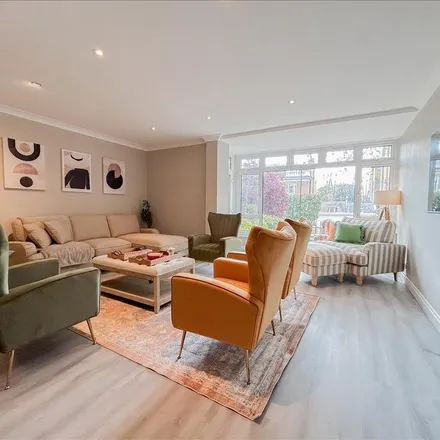 Rent this 6 bed house on 100-114 Woodsford Square in London, W14 8DT