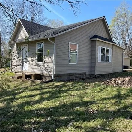 Image 7 - 842 North Main Street, Butler, MO 64730, USA - House for sale