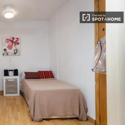 Rent this 4 bed room on Carrer de Santander in 46017 Valencia, Spain