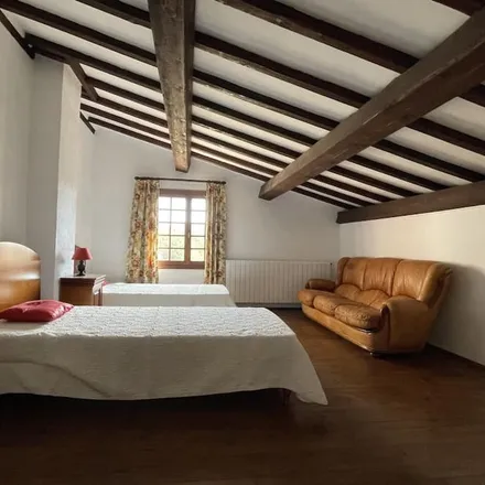 Rent this 2 bed house on Route de Tavernes in 83670 Barjols, France