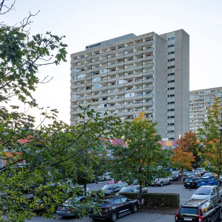 Image 9 - Olympia-Einkaufszentrum, Hanauer Straße, 80993 Munich, Germany - Apartment for rent