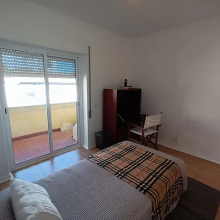 Rent this 3 bed apartment on Crédito Agrícola Azambuja-Sede in Rua Engenheiro Moniz da Maia, 2050-356 Azambuja