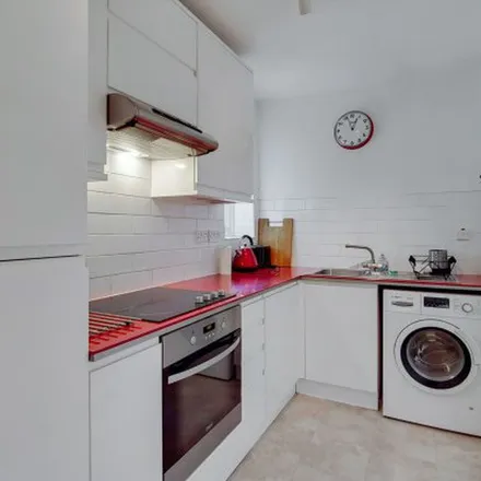 Rent this 2 bed apartment on Ben Lawrence - Suits and Shirts in 68 Cheshire Street, Spitalfields