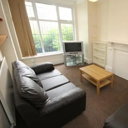 Image 3 - Lucas Street, Leeds, LS6 2JD, United Kingdom - House for rent